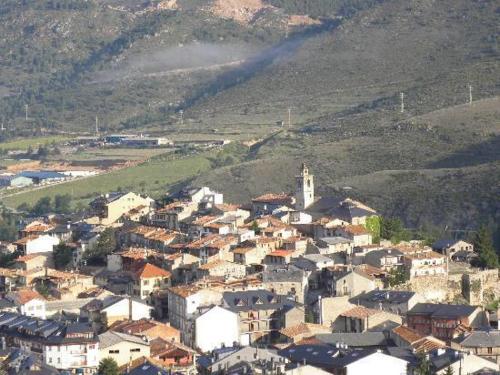a small town with a mountain in the background at Hotel Bon Repos in Bellver de Cerdanya 
