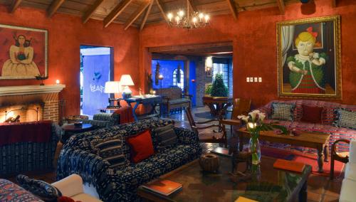 a living room with couches and a fireplace at Hotel Casa Palopo in Santa Catarina Palopó