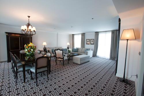 a living room with a table and a dining room at Palm Camayenne in Conakry