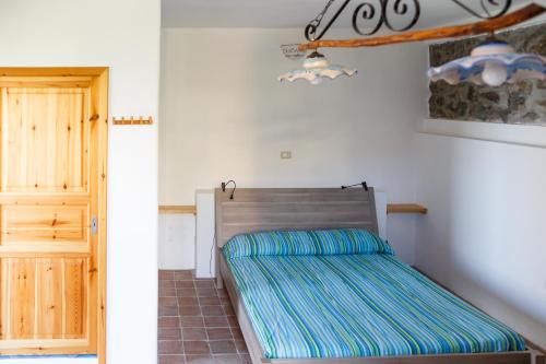 A bed or beds in a room at La Casa del Pescatore