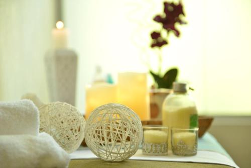 a table with some candles and some bottles of soap at Falls Iguazú Hotel & Spa in Puerto Iguazú