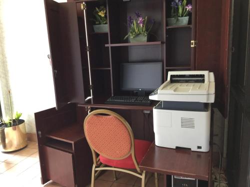 an office with a computer and a desk with a chair at Americas Best Value Inn and Suites Saint Charles in St. Charles