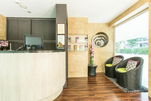 a restaurant with a counter with two chairs and a counter top at Fragrance Hotel - Viva in Singapore