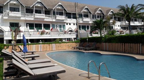 a swimming pool in front of a hotel at Jon Thaihouse in Hua Hin