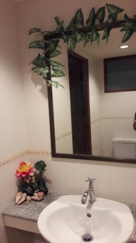 a bathroom with a sink and a mirror at Jon Thaihouse in Hua Hin