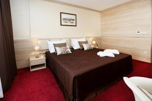 Hotel COOP, Sofiaにあるベッド