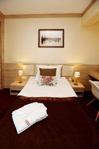 Hotel COOP, Sofiaにあるベッド