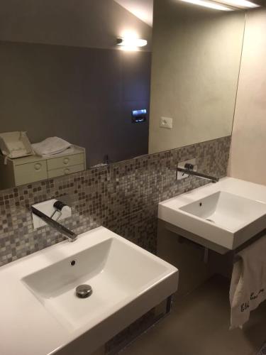a bathroom with a white sink and a mirror at B&B Elda Country House in Chiassa Superiore