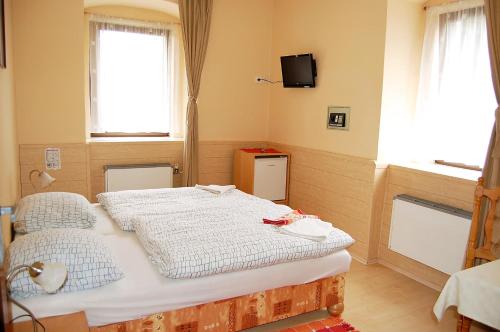 מיטה או מיטות בחדר ב-Pension U Dubu