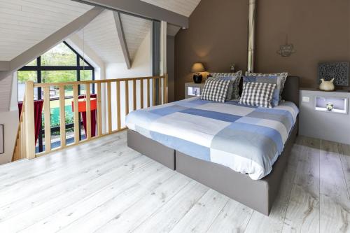 Un pat sau paturi într-o cameră la Gite les Estinnes