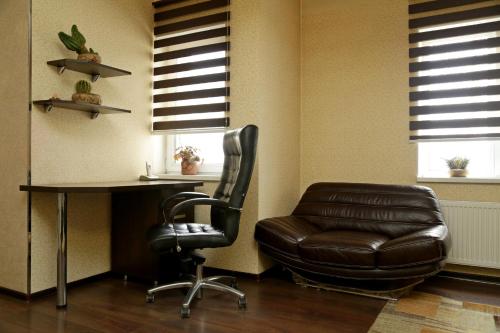 a office with a leather chair and a desk at Apartment.md in Chişinău