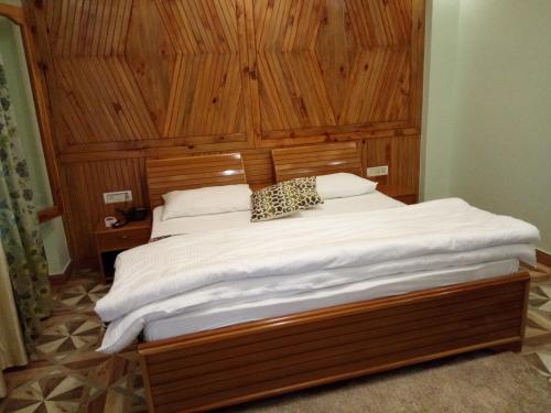 Posteľ alebo postele v izbe v ubytovaní The Golden Peak, Hotel