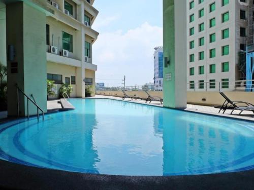 a large blue pool in the middle of a building at Mandarin Plaza Hotel in Cebu City