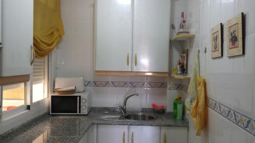 A kitchen or kitchenette at Vistarreal de Calarreona