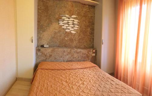 a bedroom with a bed and a painting on the wall at Hotel da Filie' in Querceta