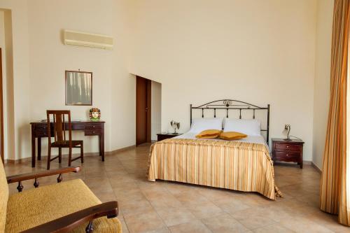 En eller flere senge i et værelse på Hotel Terra degli Elimi