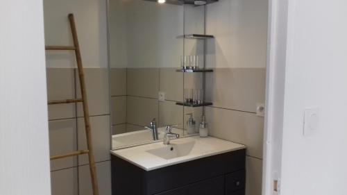 a bathroom with a sink and a mirror at Chambres d'Hôtes Le Mas du Bijou Bleu in Puget-sur Argens