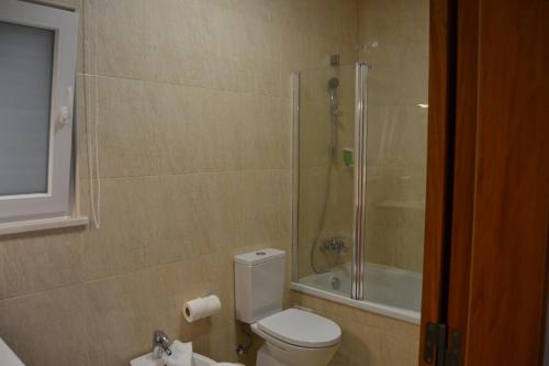Bilik mandi di Seabreeze- Sea View-Heated Pool-Near Ericeira