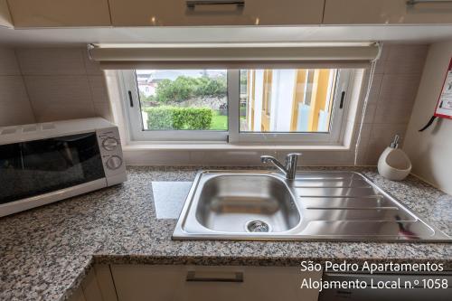 Kuchyň nebo kuchyňský kout v ubytování São Pedro Apartamentos