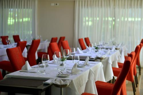 a room with tables and chairs with wine glasses at Falls Iguazú Hotel & Spa in Puerto Iguazú