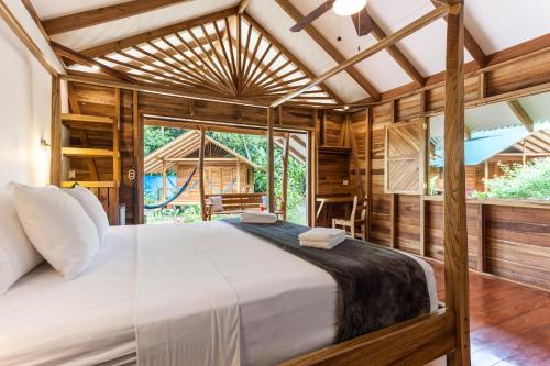 Un pat sau paturi într-o cameră la Relax Natural Village Adults Only