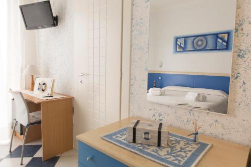 Ένα ή περισσότερα κρεβάτια σε δωμάτιο στο Lewis Rooms Poetto Beach