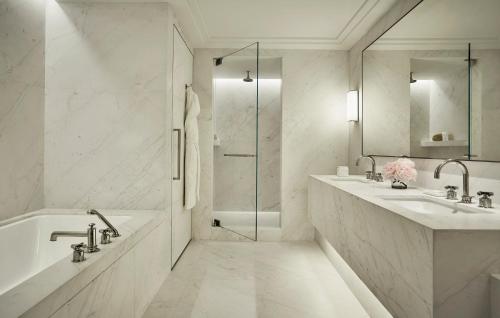 Four Seasons Hotel at The Surf Club
