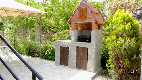 een vogelhuisje bovenop een patio bij The House Apartments & Guest Rooms in Ohrid