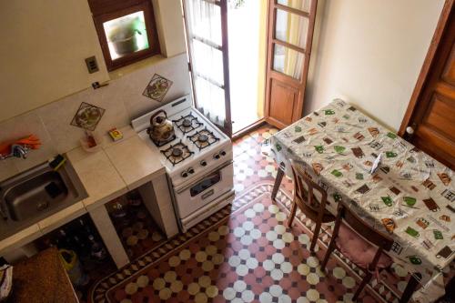 Kitchen o kitchenette sa Casa Ramirez - Guest House en el Segundo Piso