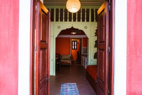 an open door into a room with a hallway at Karnayo in Meyisti