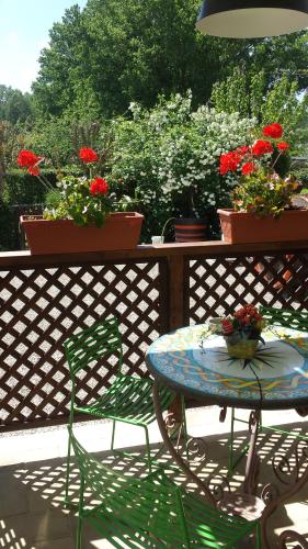 a table and chairs and flowers on a fence at Casa la Quiete in Torgiano