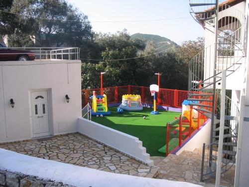 Ο χώρος παιχνιδιού για παιδιά στο Steve Apartments