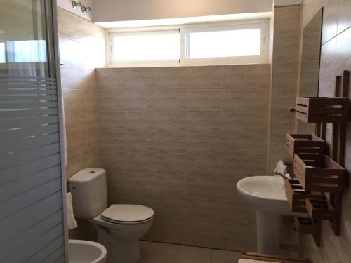 A bathroom at Cabo de Gata Oasis Retamar