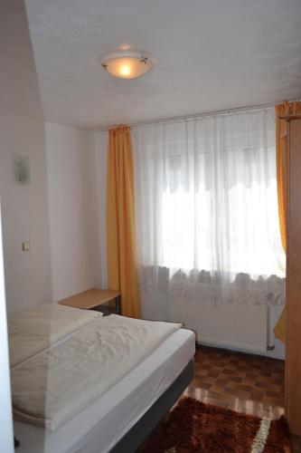 Postel nebo postele na pokoji v ubytování Apartotel Köln Frechen