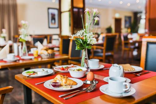 Comida en o cerca de este hotel