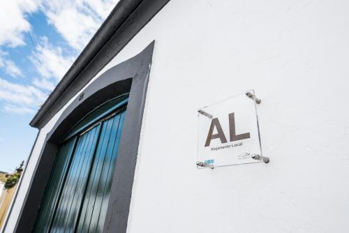 a sign on the side of a building at Quinta de Sao Carlos in Angra do Heroísmo