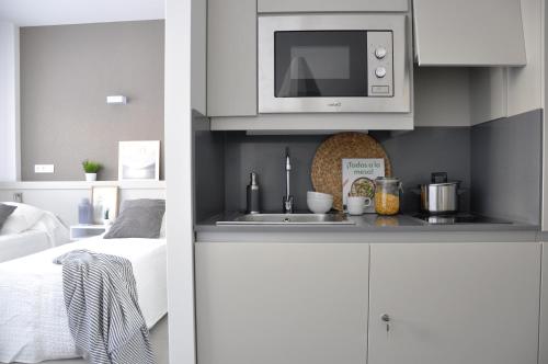 a kitchen with a sink and a microwave at Residencia Universitaria Tarragona Mediterrani in Tarragona
