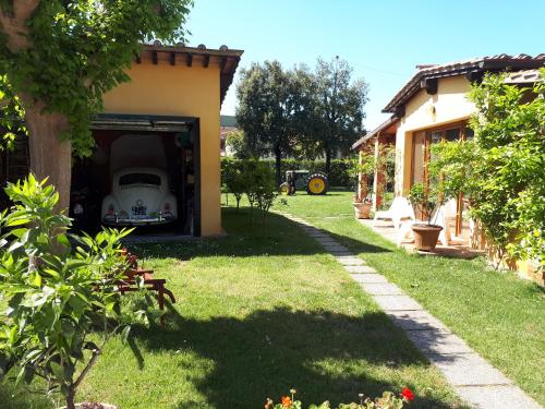 a garage with a car inside of a house at B&B La corte di Stelio in Pisa