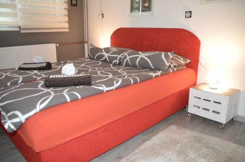 En eller flere senge i et værelse på Apartment Inn free garage,public parking