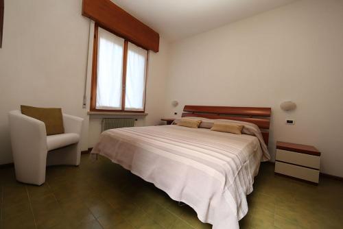 Säng eller sängar i ett rum på Appartamento Dosso Ferri