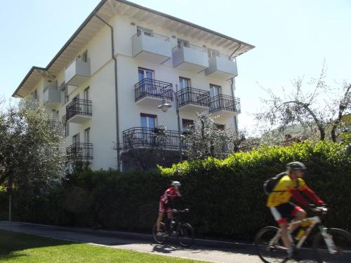 Montar en bicicleta en Albergo Garni Francesco o alrededores