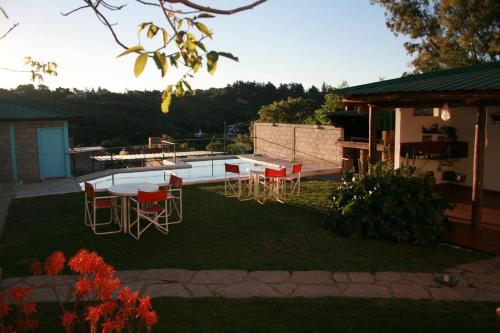 a backyard with a table and chairs and a pool at Hosteria Alcala in La Falda