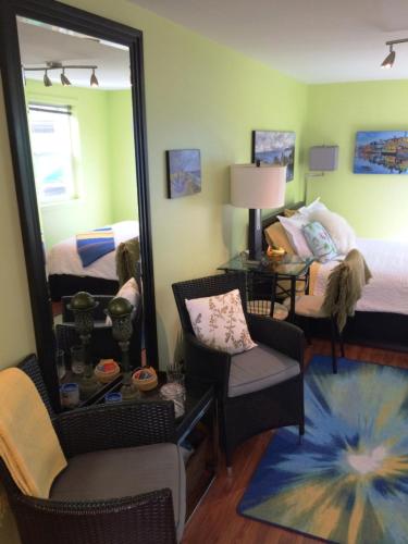Кровать или кровати в номере A Float Home B&B in Fisherman’s Wharf