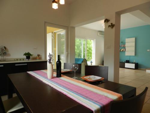 Galería fotográfica de Dee's House and Pool en Labin