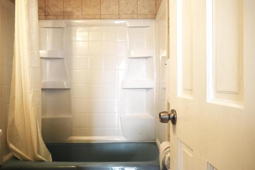 Ванная комната в Skyview Manor Motel