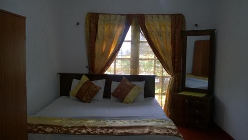 Postel nebo postele na pokoji v ubytování Srihelyes Inn