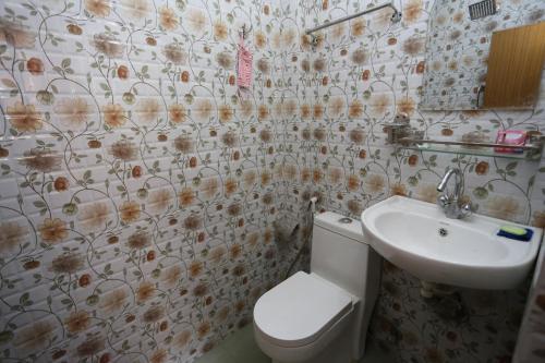 a bathroom with a toilet and a sink at Patan Community Stay in Pātan