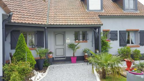 a white house with plants in front of it at Les Mésanges in Estréelles
