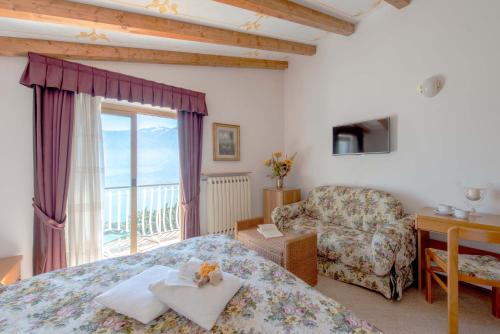 Gallery image of Village Hotel Lucia in Tremosine Sul Garda