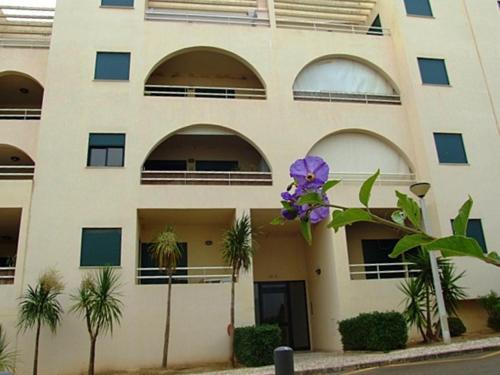 a building with a purple flower in front of it at Apartment Salgados T1 in Guia